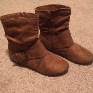 Women’s Tan Flat Heel Side Zipper Slouch Boot, Size 8.5